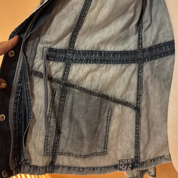 ASHLEY - Picture 6 of 8